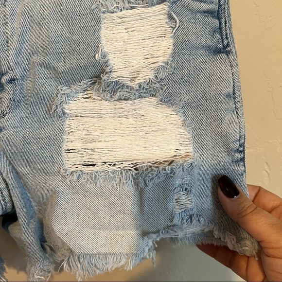 Hollister Ultra High Rise Vintage Distressed Denim Shorts - Picture 3 of 12